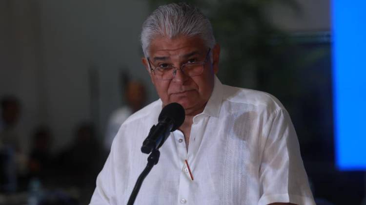 El presidente José Raúl Mulino destacó en Veraguas que el proyecto de laptops busca reducir la brecha digital y ofrecer igualdad de oportunidades a los estudiantes del país.