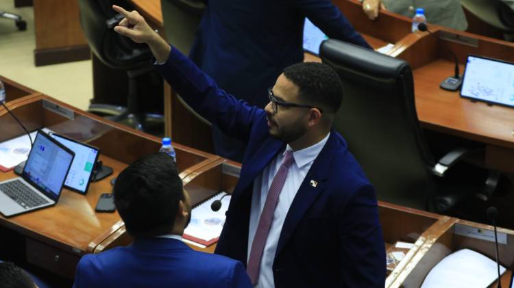 Richards presentó la denuncia el pasado 22 de julio.