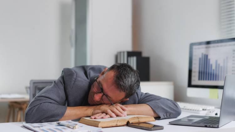 El síndrome de desgaste profesional afecta al 79 % de los trabajadores en Panamá.