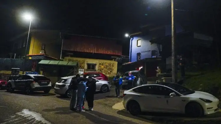 La joven había lanzado el arma homicida al tejado de una vivienda cercana.