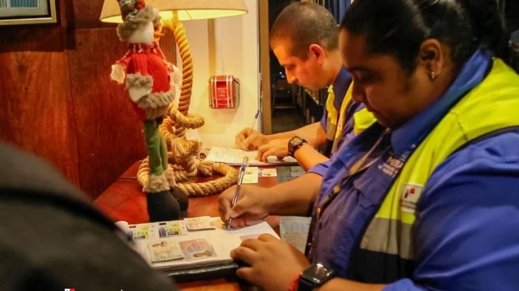 Personal de Mitradel en la inspección.