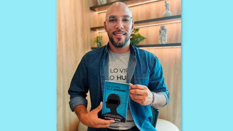 Alfredo Mitre transforma la realidad digital en conciencia a través de su primera obra literaria.