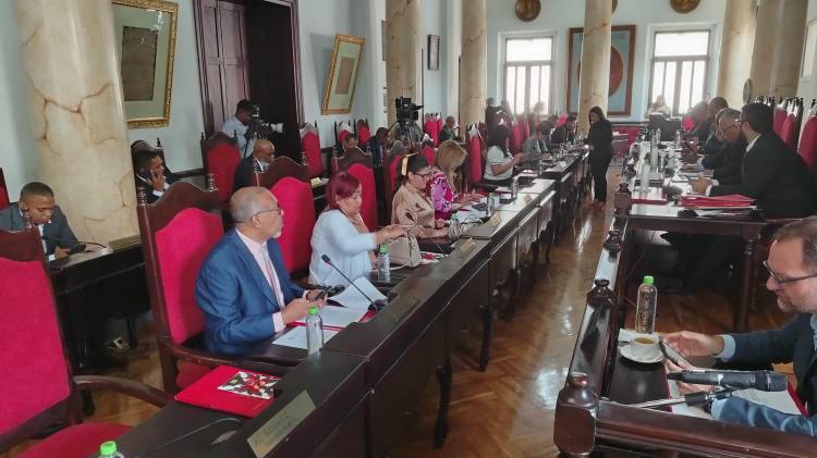 El proyecto fue aprobado con 25 votos a favor, 0 en contra y 0 abstenciones.