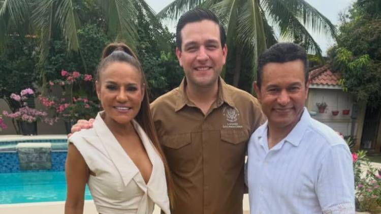 Redes Sociales/@samysandovals