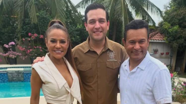 Redes Sociales/@samysandovals