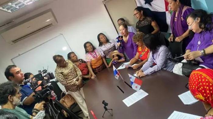 Más de 25 organizaciones de mujeres de todo Panamá exigen diálogo.