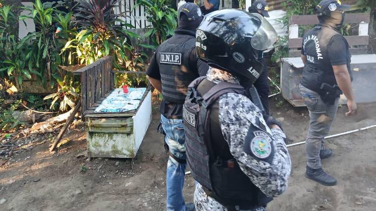 La Policía Nacional mantiene fuertes operativos para tratar de ubicar al homicida