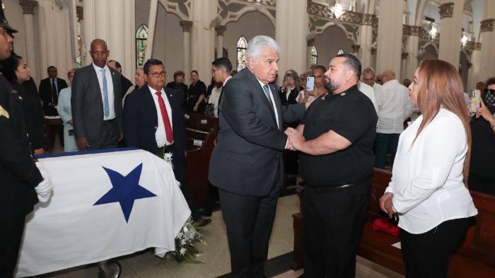 Despiden con honores a Marco Fenton, el héroe nacional