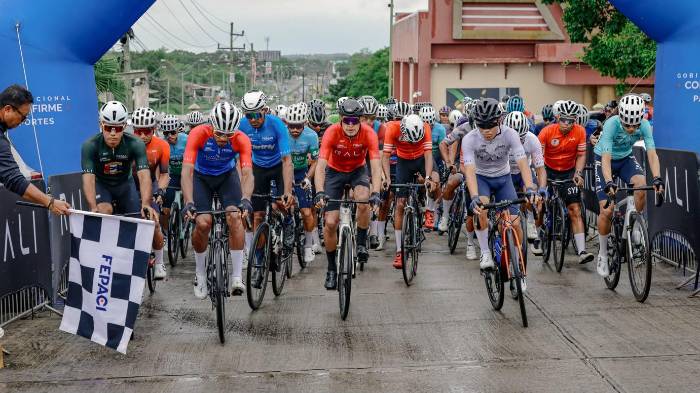 Párrado mete pedal y gana