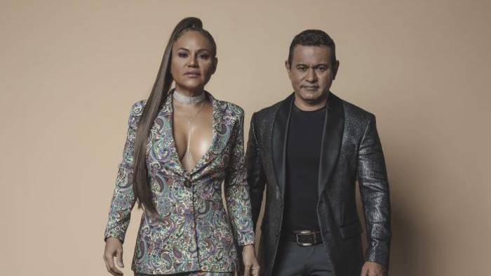 Sandra Sandoval y su hermano Samy esperaron por horas para subir al escenario, pero el reloj le jugó en contra y se quedaron sin presentar su show.