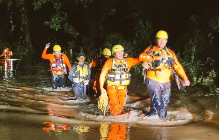 La noche del viernes se inundaron ocho residencias debido al denominado giro centroamericano.