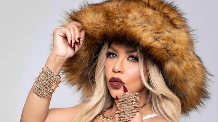 Con energía desbordante y repertorio renovado, la artista reafirma su influencia en la música urbana y tropical en una gira sin pausas.