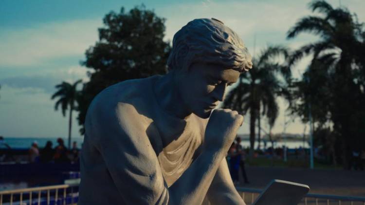 ‘El Pensador’: la estatua de Balboa ICE que invita a los jóvenes a conectar con el mundo real