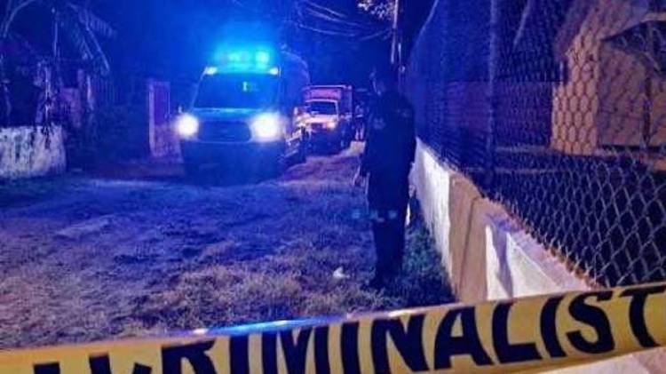 Una fuente policial dijo que la víctima tenía antecedentes delictivos por posesión de arma de fuego