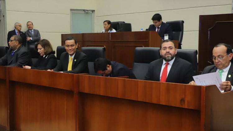 Con la participación del rector de la Universidad de Panamá, Eduardo Flores, hoy se retomó en el pleno de la Asamblea Nacional la discusión del proyecto de ley sobre la reelección de las autoridades universitarias.