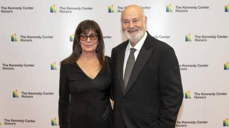 El director Rob Reiner junto a su esposa Michele Reiner; la Policía investiga el caso y señala a un hijo como principal sospechoso.