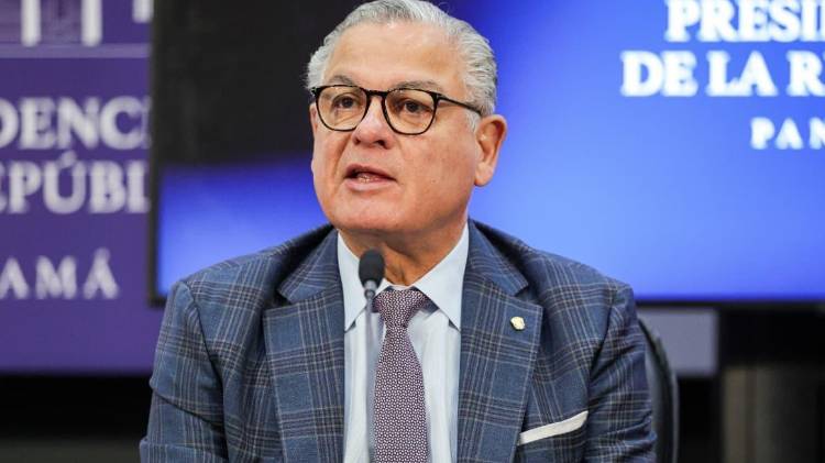 El contralor general de la República, Anel Flores.