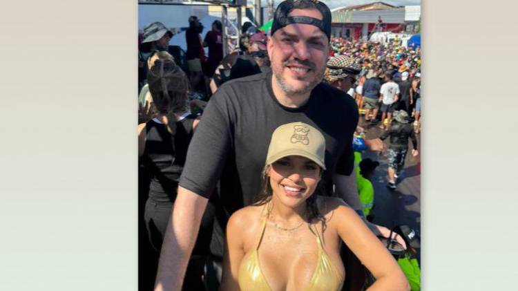 María del Pilar y Barceló disfrutaron juntos los carnavales, dejando ver que su relación va muy en serio.