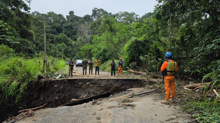 En el área se mantienen funcionarios del Sinaproc, el MOP, la Gobernación de Chiriquí y otros estamentos de seguridad.