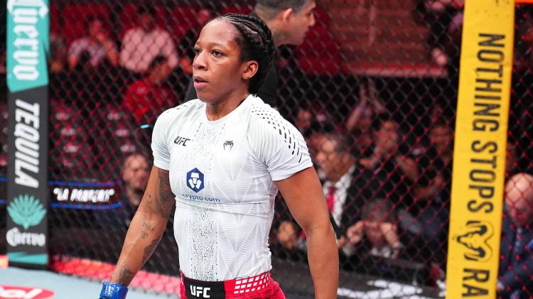 Joselyne Edwards durante el combate.