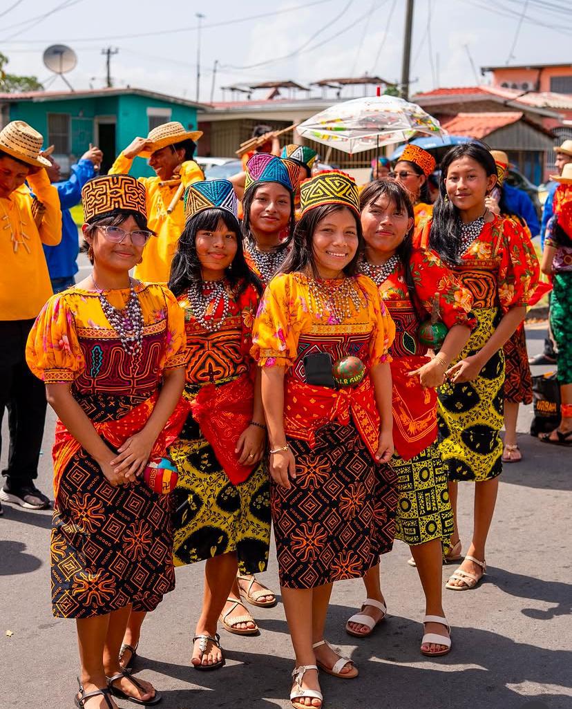 En su segunda versión, el Desfile de las Mil Molas volvió a llenar de color y tradición las calles de Arraiján.