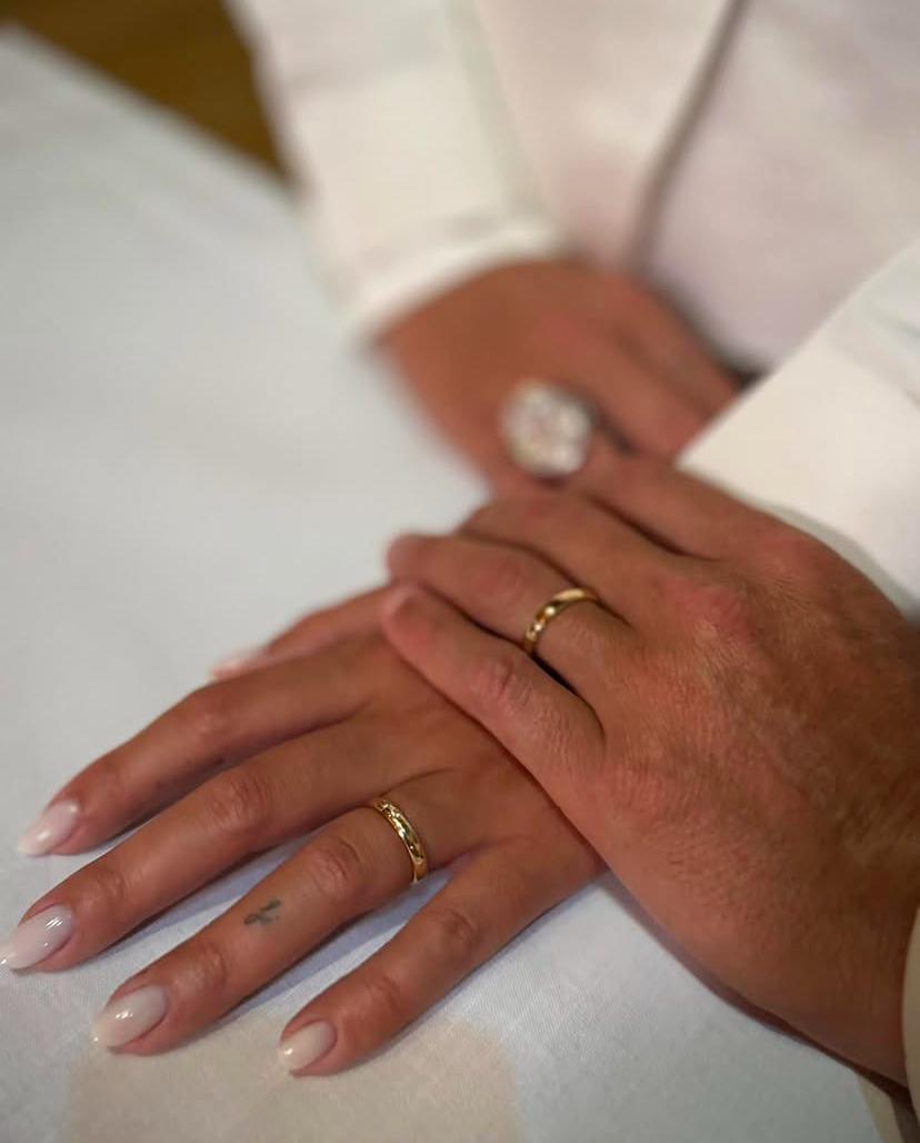 Cristiano Ronaldo y Georgina Rodríguez dieron pistas de su boda del 11 de agosto al publicar en sus redes sociales una fotografía en la que presumieron sus anillos