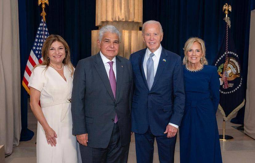 Primera damas Maricel de Mulino y Jill Biden acompañaron a sus esposos en la recepción.