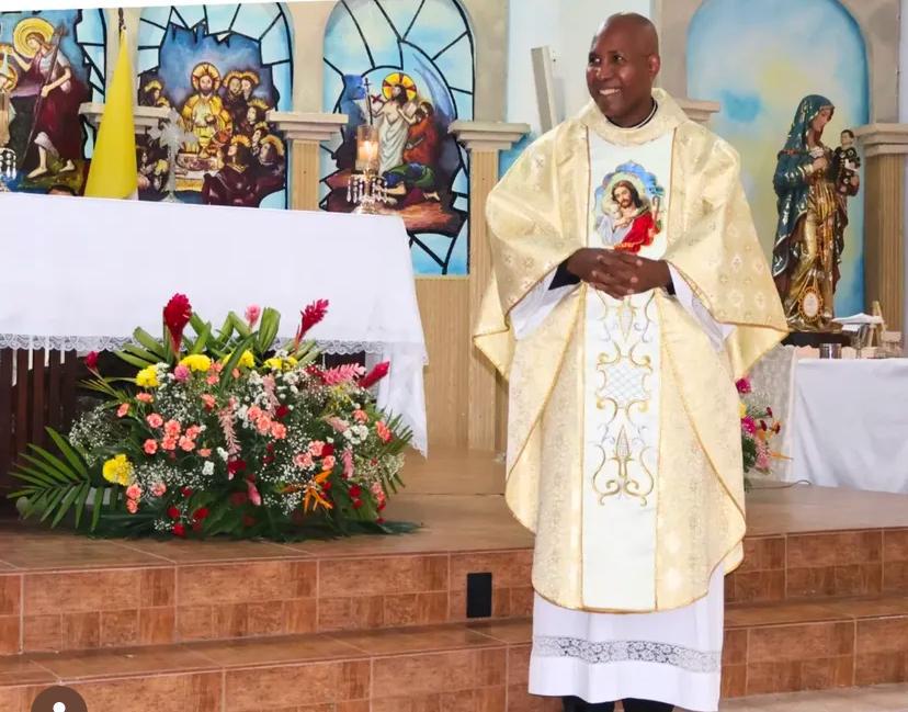 El padre Eusebio Muñoz coordina la hazaña