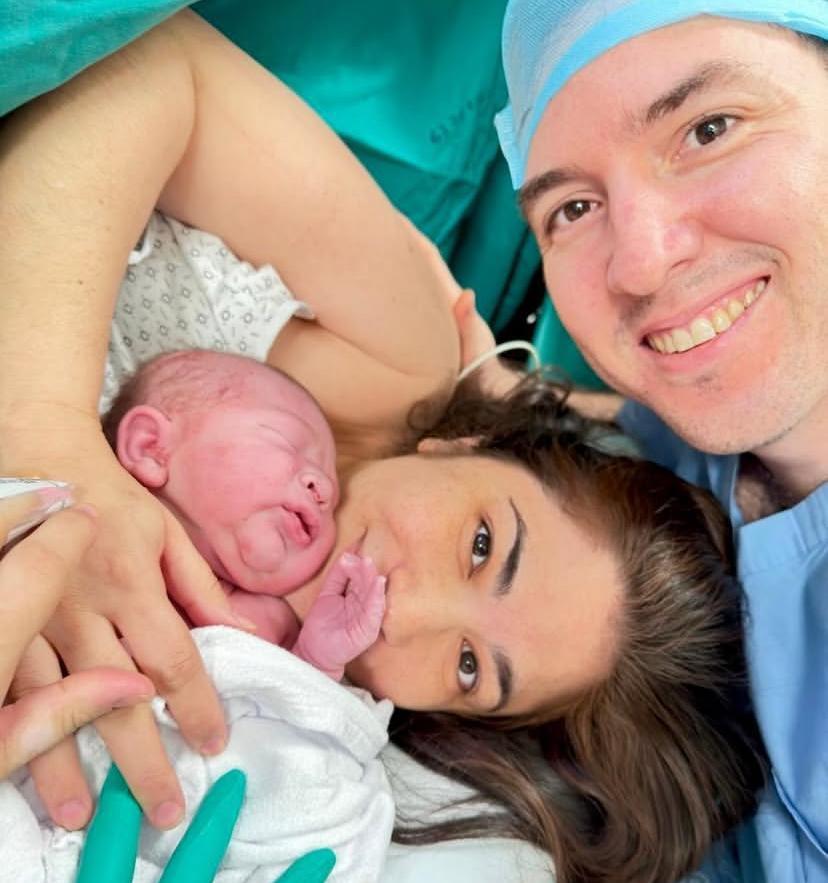 Ana Alejandra y su esposo Manuel felices con el nacimiento de su primer hijo.