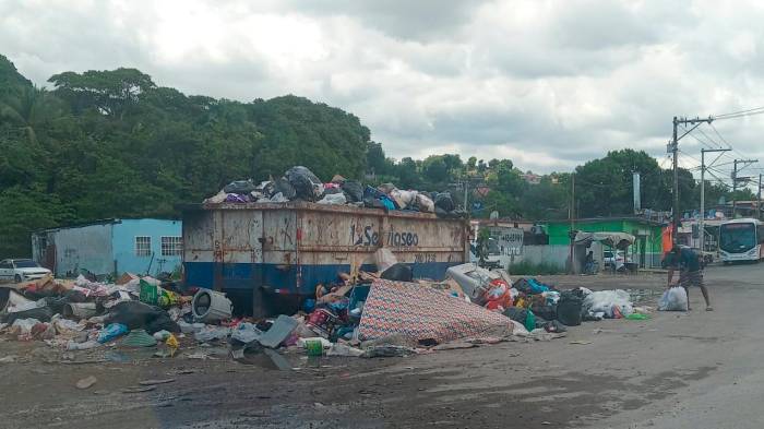 Autoridades municipales advierten de los riesgos a la salud por la mala disposición de los desechos.