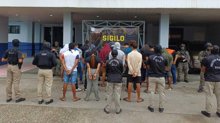 La Policía aprehendió a 23 personas.