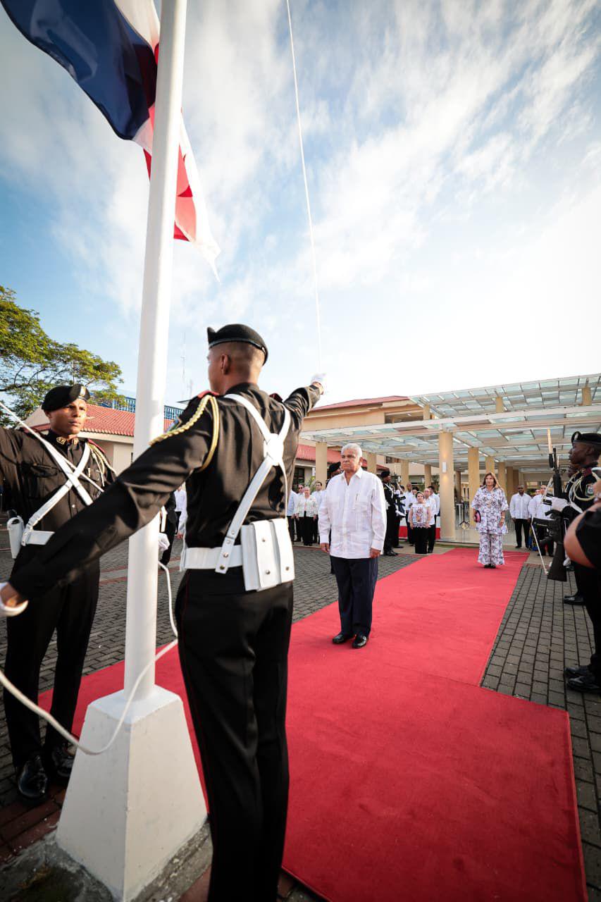 Actos protocolares del 5 de noviembre se llevaron a cabo en el Centro de Arte y Cultura de Colón.