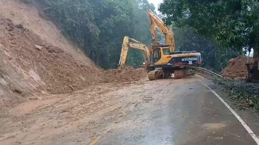 Deslizamiento y hundimiento de vía en Veraguas