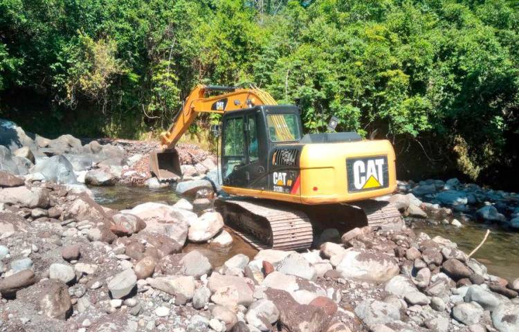 Trabajos de mejoras en la captación de agua cruda de la planta potabilizadora de Santa Marta, Bugaba.