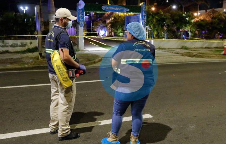 Sicarios matan a hombre mientras cenaba