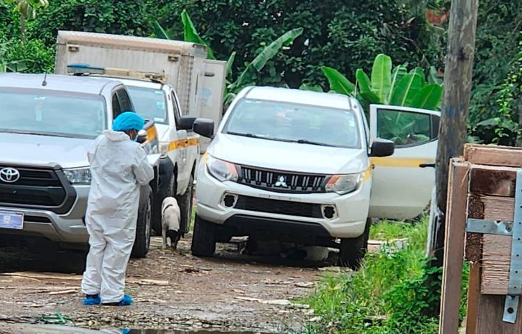 Autoridades judiciales investigan para esclarecer las causas de la muerte en Río Abajo.