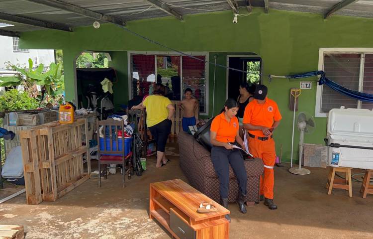 Mides lleva ayuda a familias afectadas por las inundaciones en Veraguas