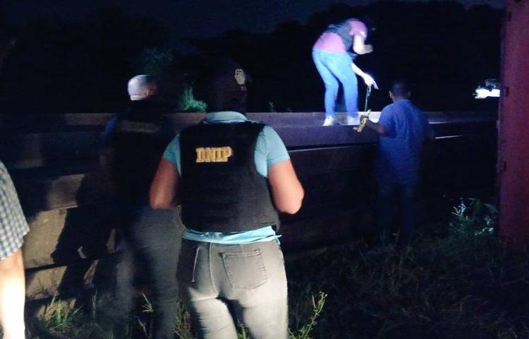 Están apareciendo las vigas H del puente de las Américas. Hay cuatro implicados