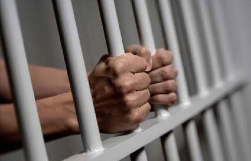 ‘Curandero’ seguirá detenido por delitos en perjuicio de una menor de edad