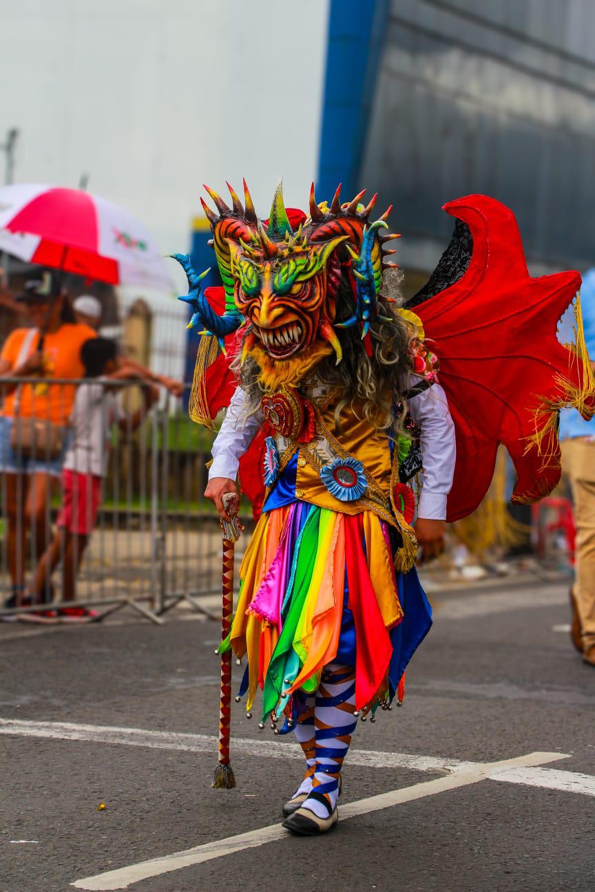 El arte que no muere: joven mantiene viva la máscara del Gran Diablo