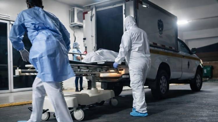 El triste suceso se produjo la tarde del lunes cuando la víctima andaba de paseo por la playa