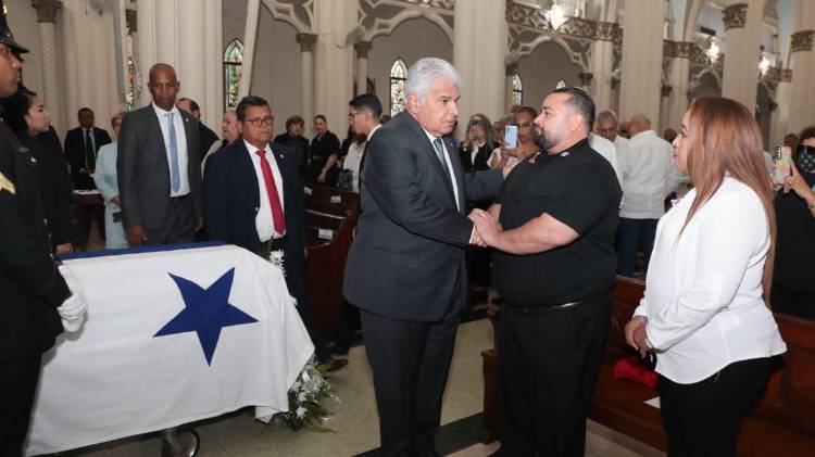 Despiden con honores a Marco Fenton, el héroe nacional