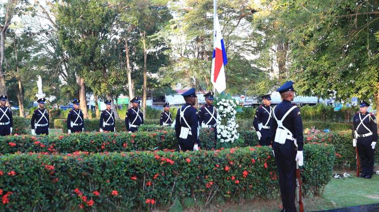 Guardia de honor en el Jardín de Paz.