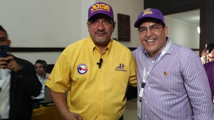 Jorge Herrera y Carlos Raúl Piad se saludaron cordialmente en el área de votación del Hotel El Panamá, en medio de una jornada interna de alta tensión.