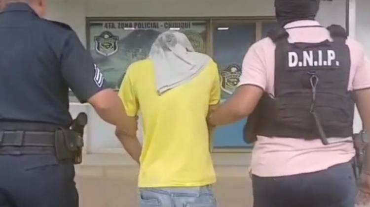 En su vivienda de dos pisos la Policía Nacional decomisó drogas y un teléfono celular