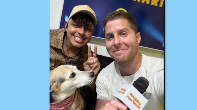 El alcalde capitalino Mayer Mizrachi fue el invitado sorpresa del día 10 en el Parking de Yen Video, donde compartió, bromeó y hasta regaló su abrigo a Lady.