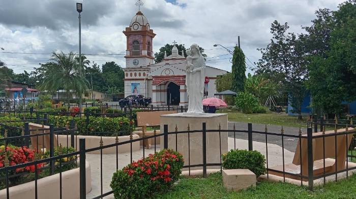 El distrito de Santa María conserva costumbres ancestrales y un humedal único en la región.