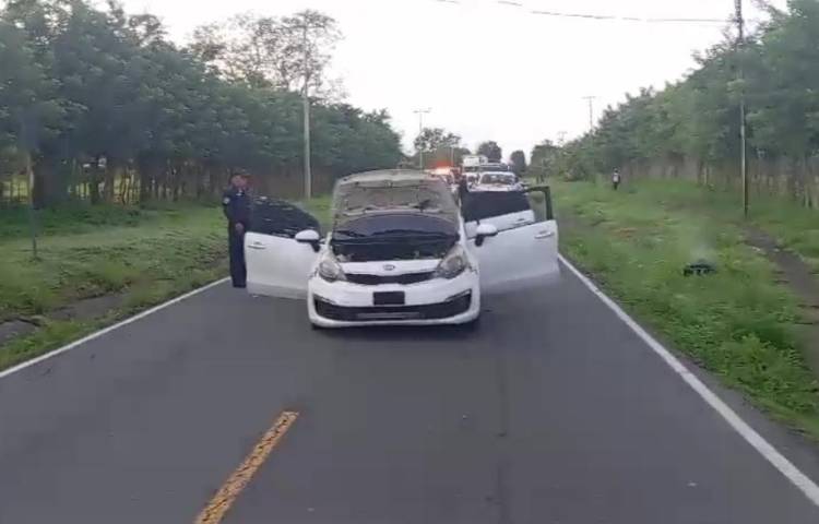Policía captura a dos personas por despojar del auto a un chofer de InDrive