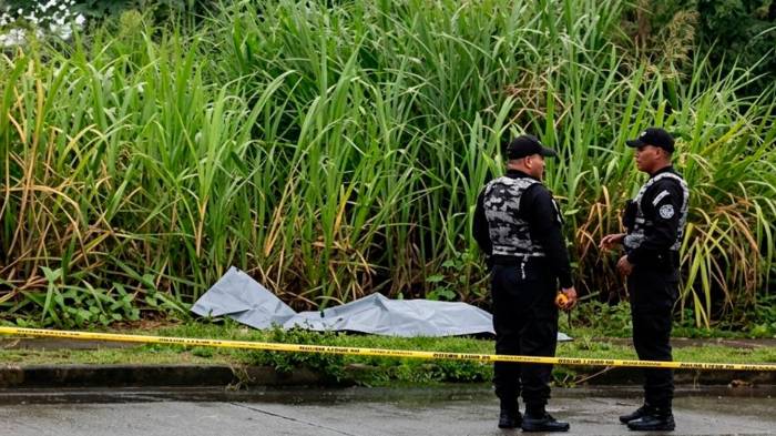 Este hombre fue hallado muerto a orillas de la carretera en provincia de Colón