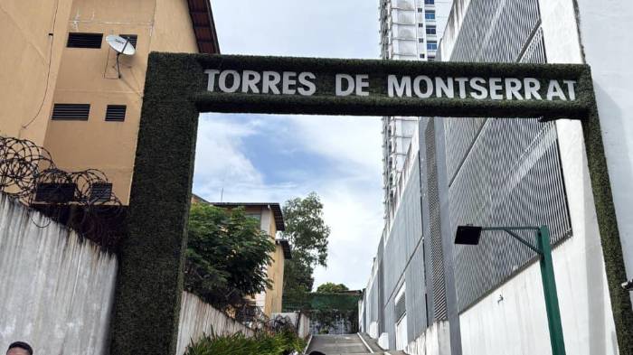 Más de 100 personas fueron evacuadas del edificio por los bomberos tras el siniestro